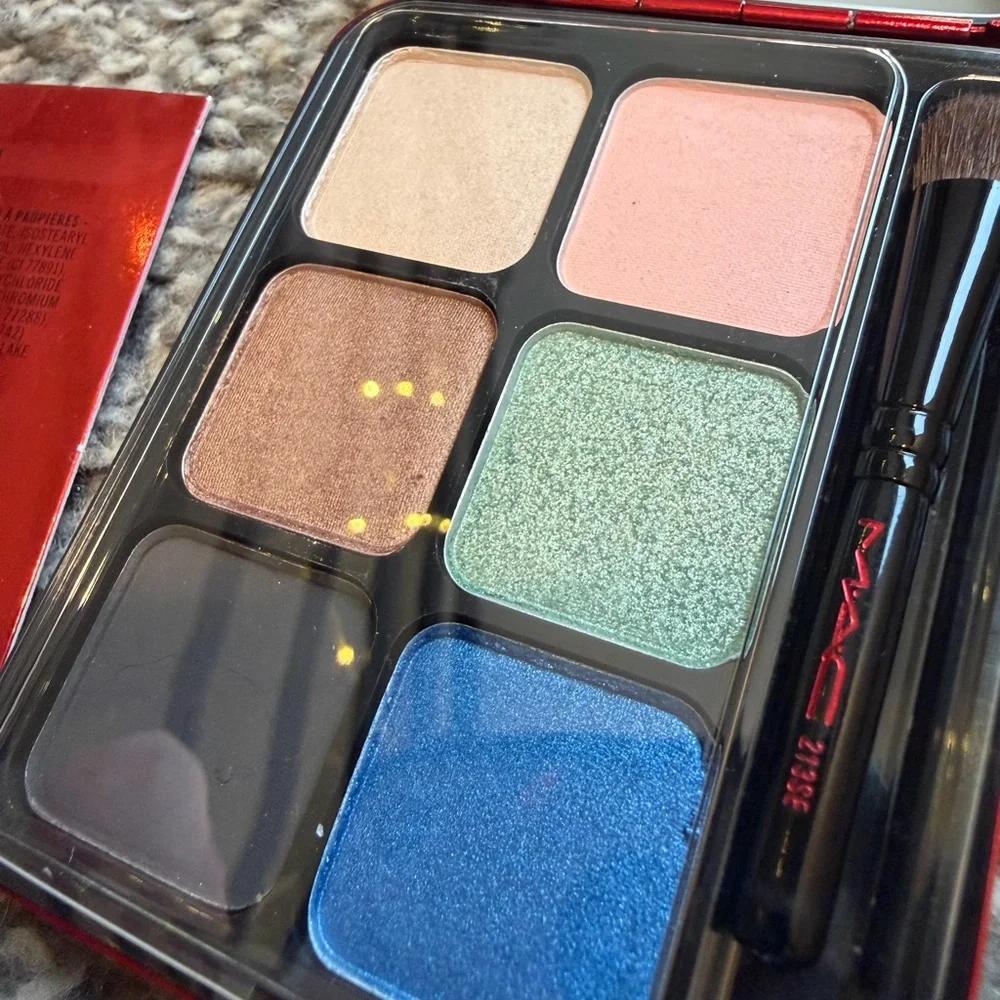 BNIB Devoted Poppy Palette | MAC - Picture 6 of 6